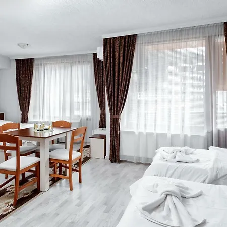 Family Alex Hotel 2*